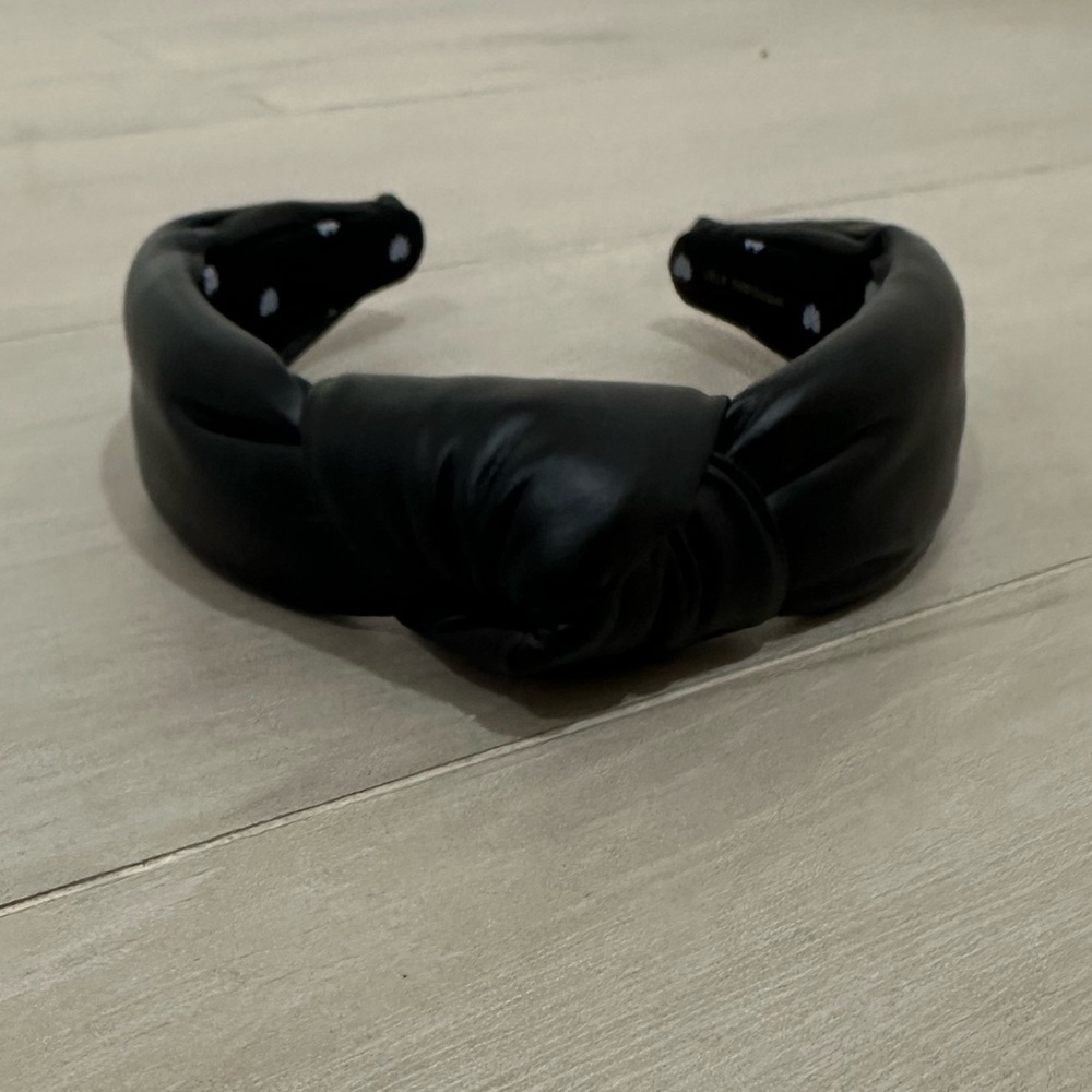 Ripped Lele Sadoughi Black Knotted Headband Priced Accordingly - Picture 6 of 6
